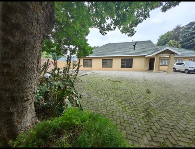 4 BEDROOM HOUSE FOR SALE IN VANDERBIJLPARK SW 5